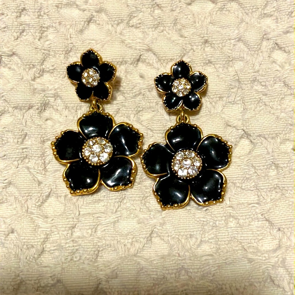 Kate Spade black, gold, and rhinestone floral earring
